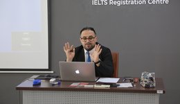 Discussion on Authoritarianism and Democracy at Nawroz University